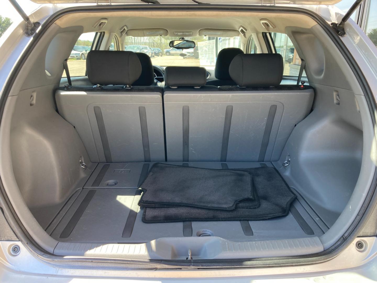 2009 Bright Silver Met Pontiac Vibe 2.4L (5Y2SP67099Z) with an 2.4L L4 DOHC 16V engine, 4-Speed Automatic Overdrive transmission, located at 1800 South Ihm Blvd, Freeport, IL, 61032, (815) 232-5543, 42.278645, -89.607994 - Photo#8
